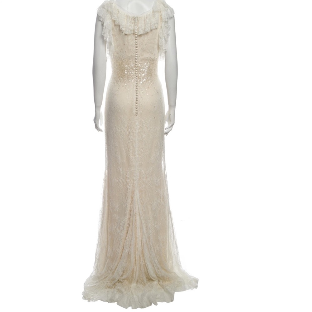 Vera Wang Ivory Embroidered Lace Wedding Gown;US 8 - Picture 3 of 11